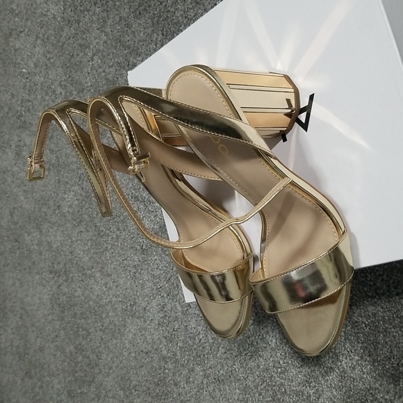 Aldo Dressed Sandals in Gold 6M - Picture 5 of 9